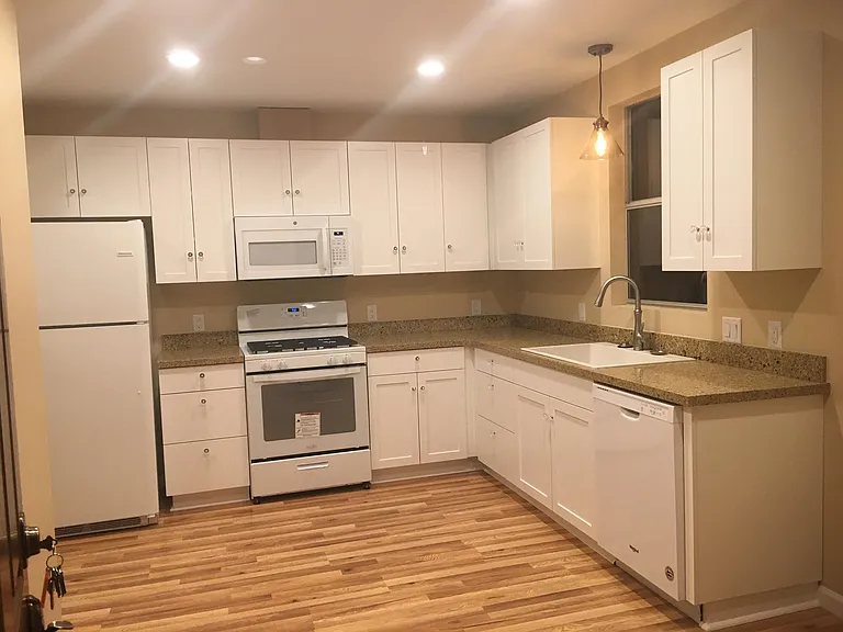 1534 Monterey St — Photo 5