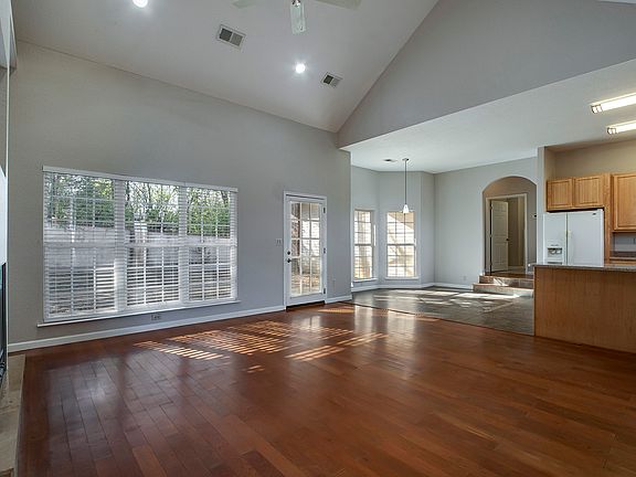 5th image of 110 Hillvale Ln