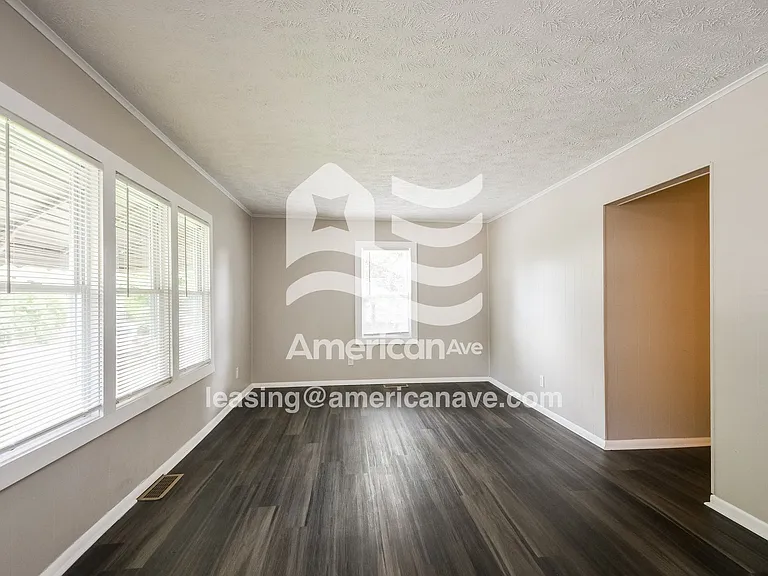 1525257_003_wm_-_living_room_12991458.jpg