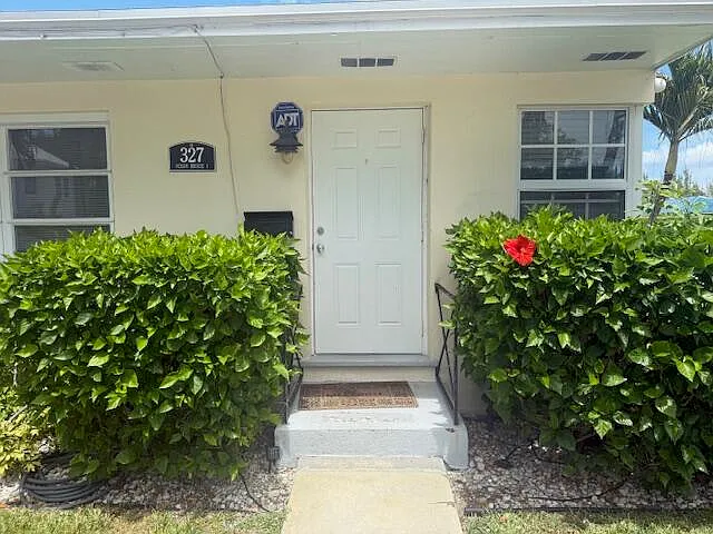 327 Ocean Breeze Dr #1 — Photo 4