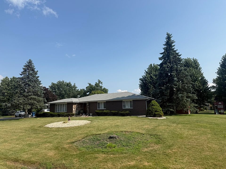 1st image of 2925 E Poplar Ln