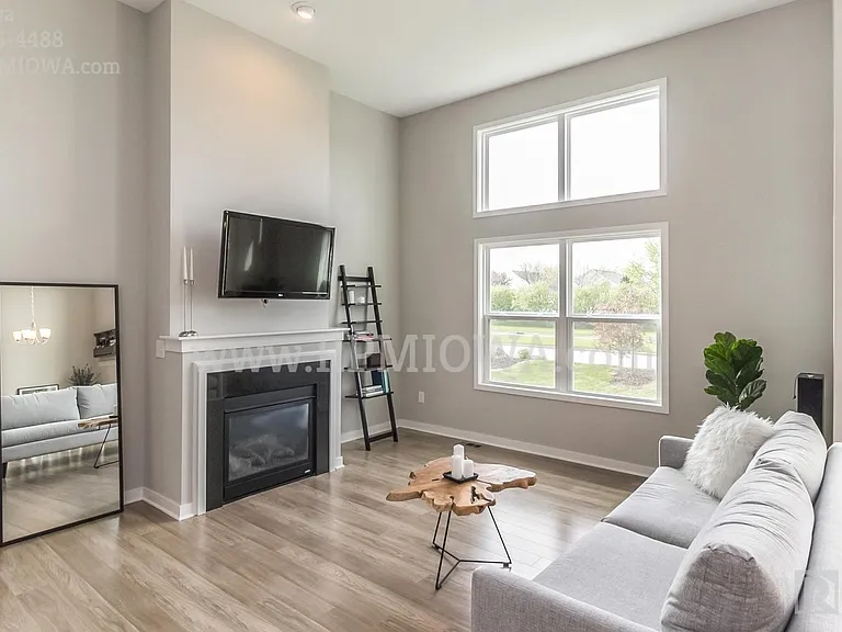 7902 Cottonwood Ln — Photo 2