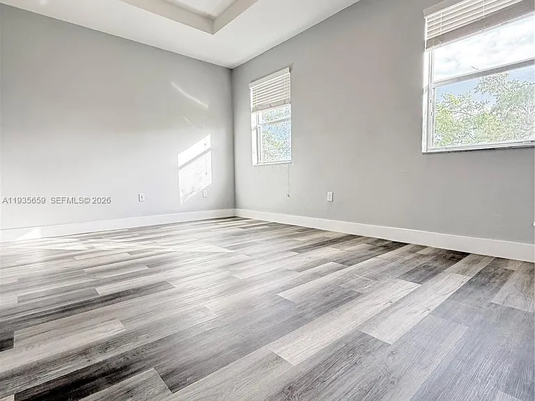 134 SE 28th Ter #5 — Photo 7