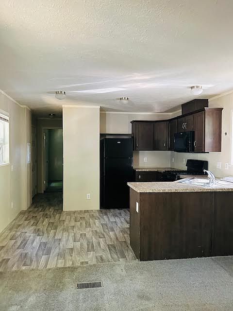 2nd image of 40 W Manor St