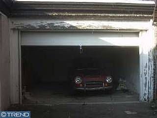 5th image of 825 E Schiller St