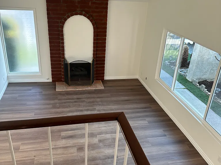 Spacious Living room with fireplace