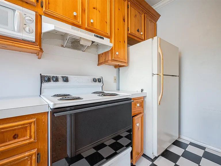 1111 Banks St #6 — Photo 14