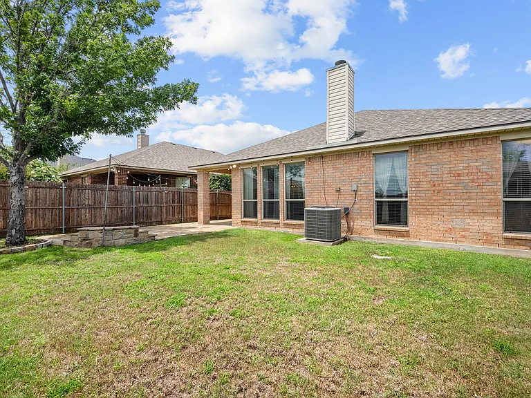 5701 Paluxy Sands Trl — Photo 35