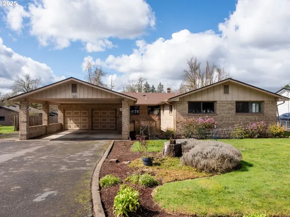 1372 Clearwater Ln, Springfield, OR 97478