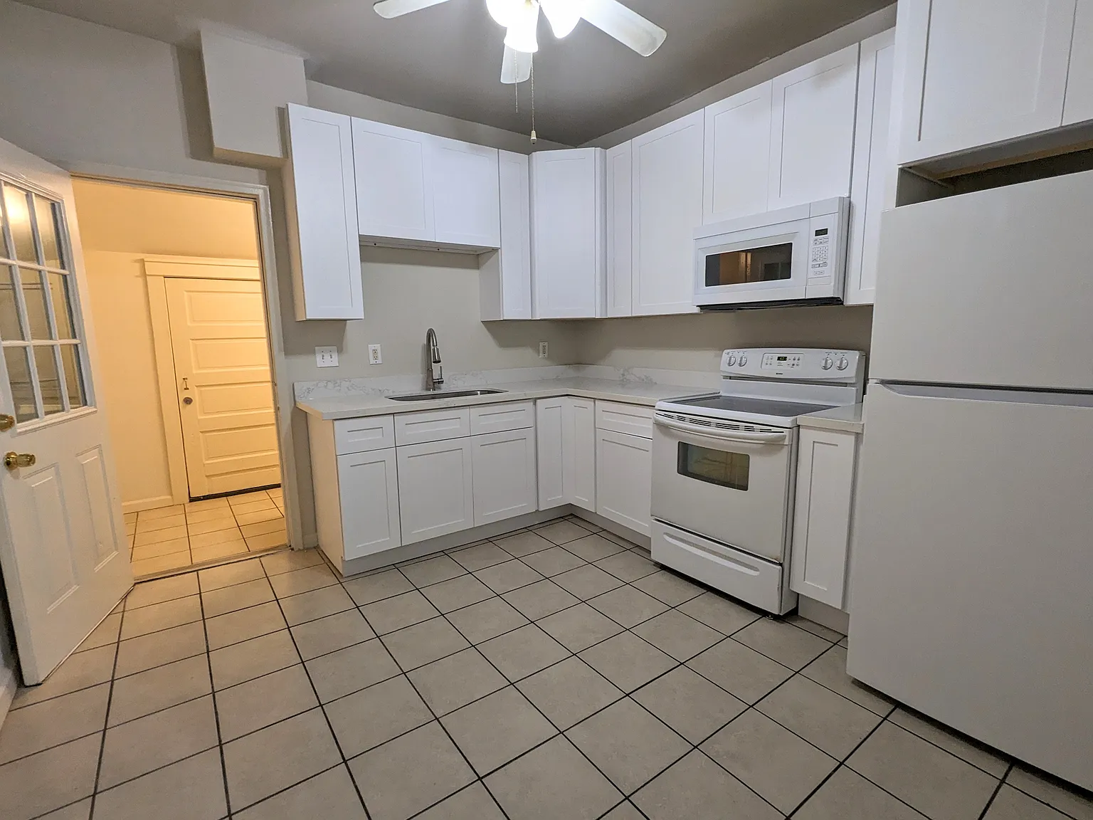 2 bed, 871 sqft, $1,375 — Photo 3