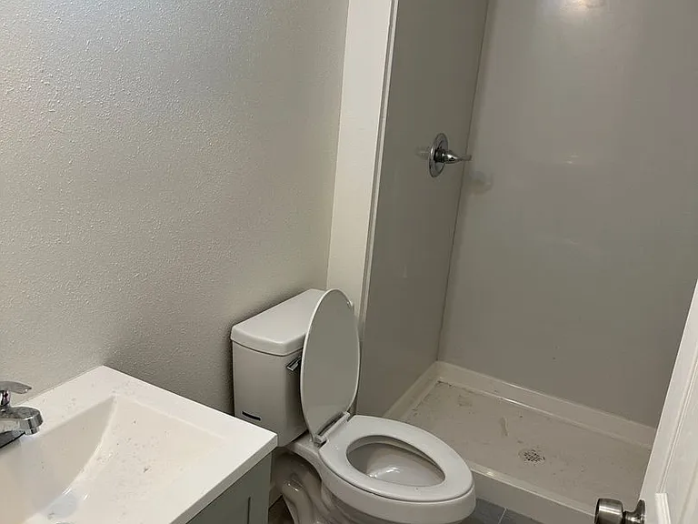 12 Montebello Dr — Photo 3