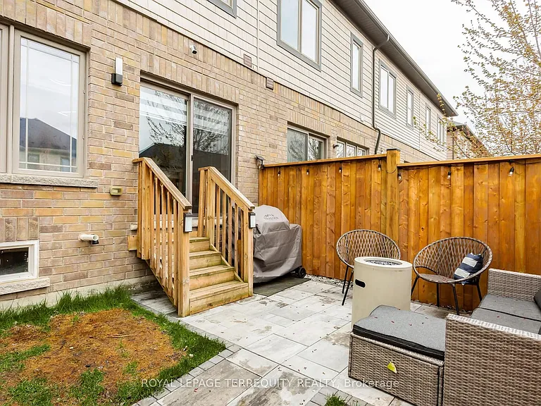 10 Deneb St — Photo 28