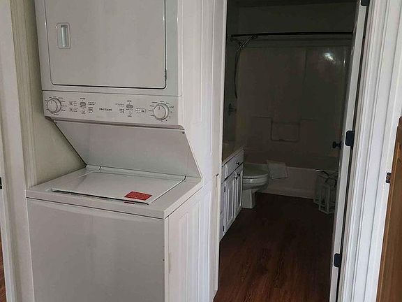 5th image of 15 Woodsdale Dr APT 2