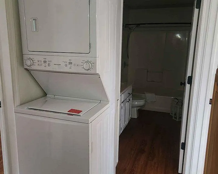 15 Woodsdale Dr #2 — Photo 5