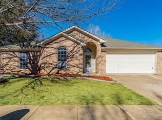 705 High Eagle Dr, Arlington, TX 76001