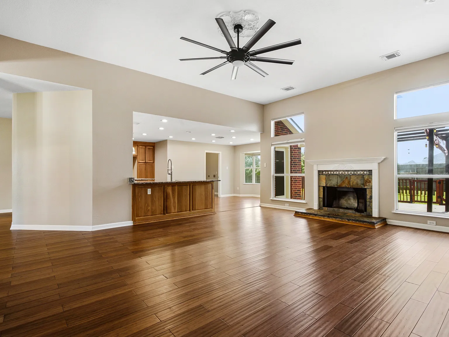 4 bed, 2396 sqft, $2,950 — Photo 4
