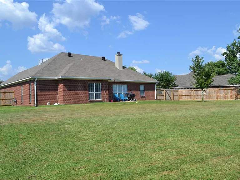 109 Stratford Dr — Photo 17