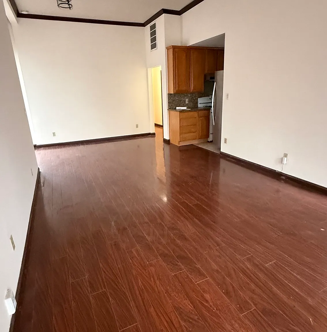 3 bed, 1080 sqft, $3,200 — Photo 2