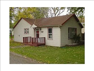 138 1/2 W South St photo 1
