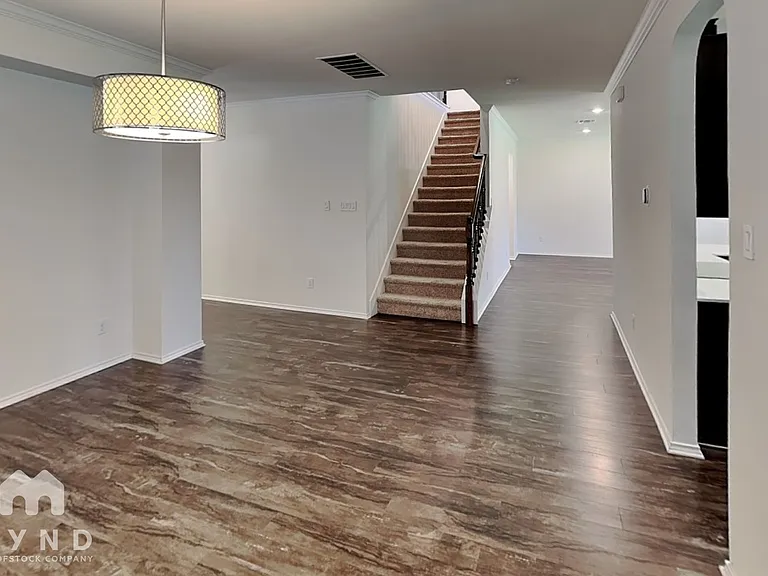 1125 Sampley Ln — Photo 8