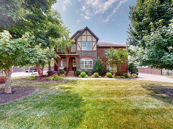 2nd image of 141 Sedona Woods Trl