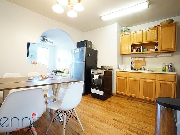 5th image of 370 Bedford Ave APT 6