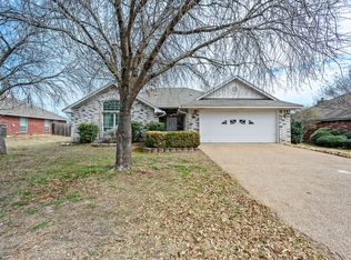 414 Alamo Dr, Mc Gregor, TX 76657