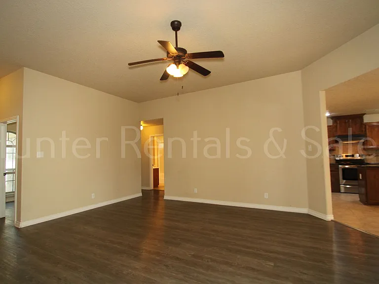 702 W Orion Dr — Photo 6