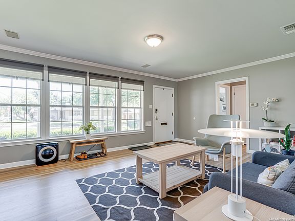 5th image of 102 ROBINHOOD PL