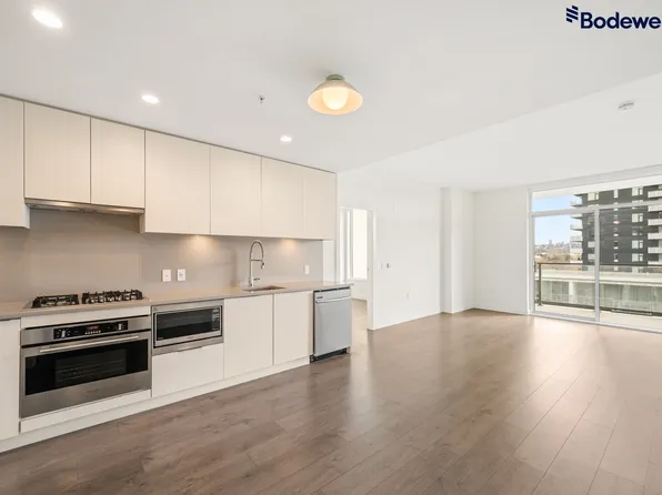 4456 Juneau St, Burnaby, BC V5C 4C4