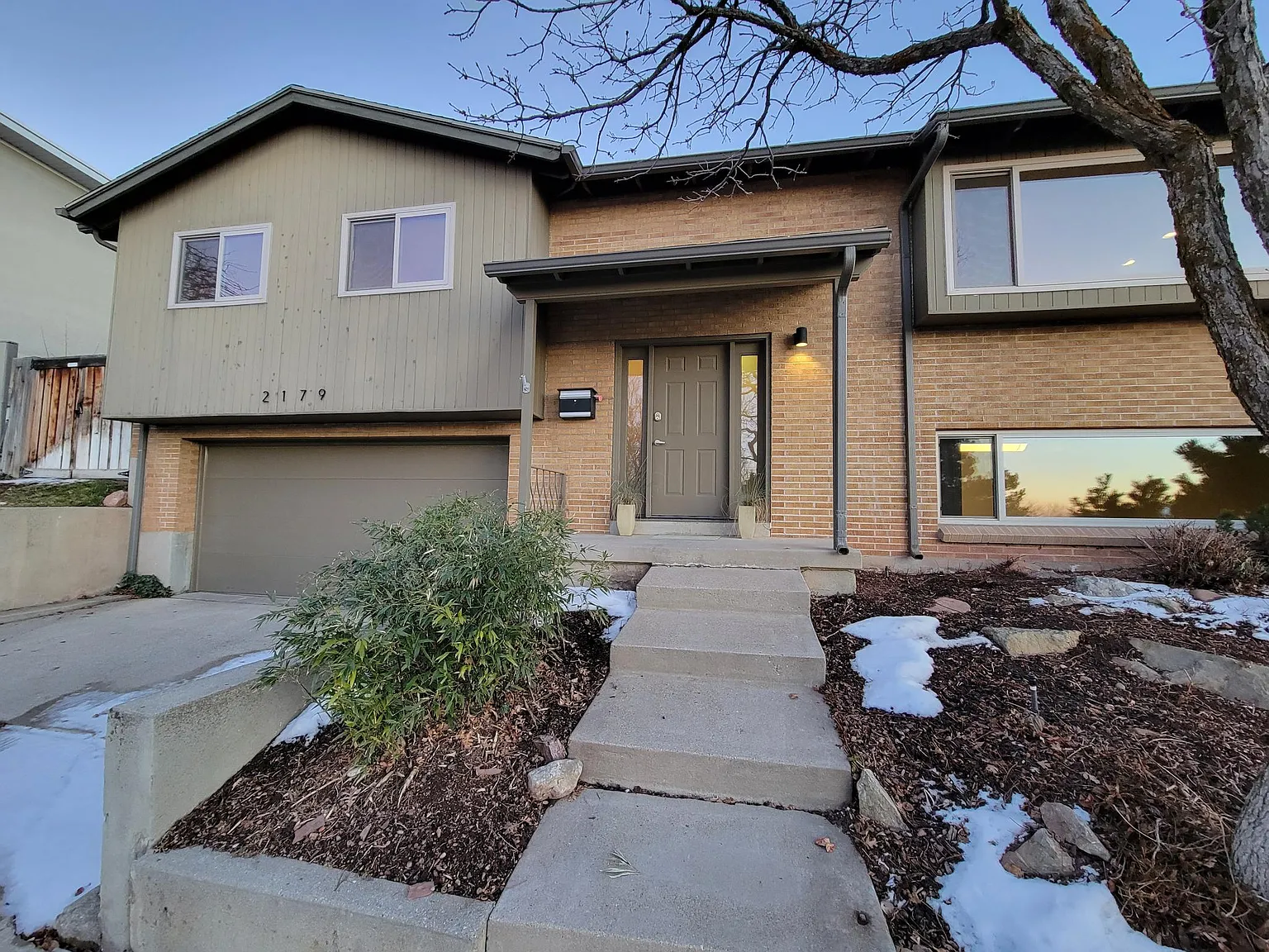 2179 S Belaire Dr E — Photo 3