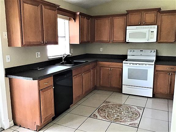3rd image of 15 Dorset Dr