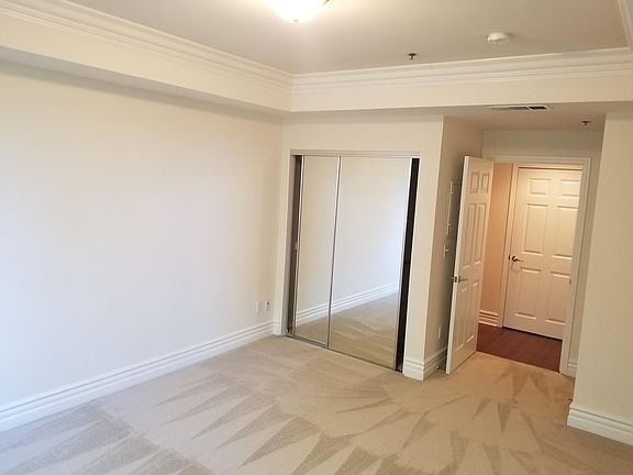2nd image of 12745 Moorpark St #209