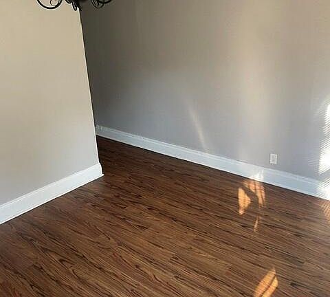 2nd image of 2720 Bank St