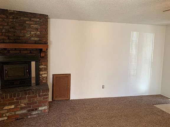 4th image of 17608 Bangor Ave