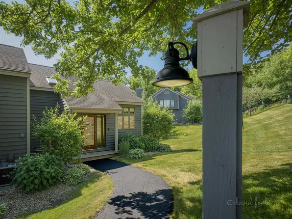 5 Valleywood Ln, Galena, IL 61036