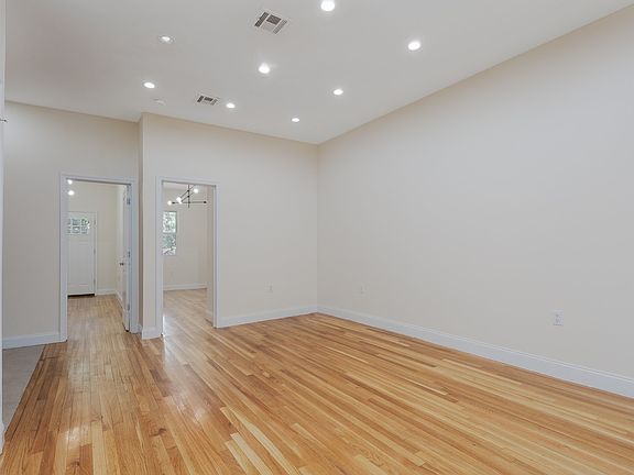 4th image of 309 Clarkson Ave #D