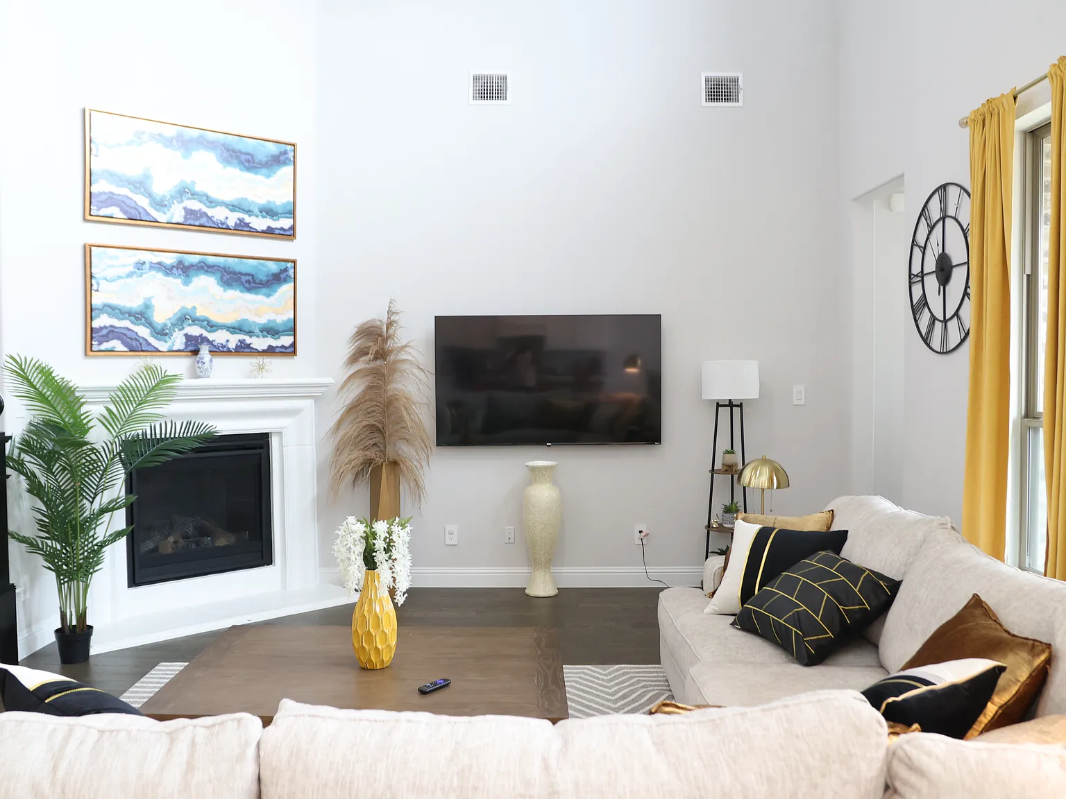 5 bed, 4.5 bath, 3485 sqft, $6,300 — Photo 1