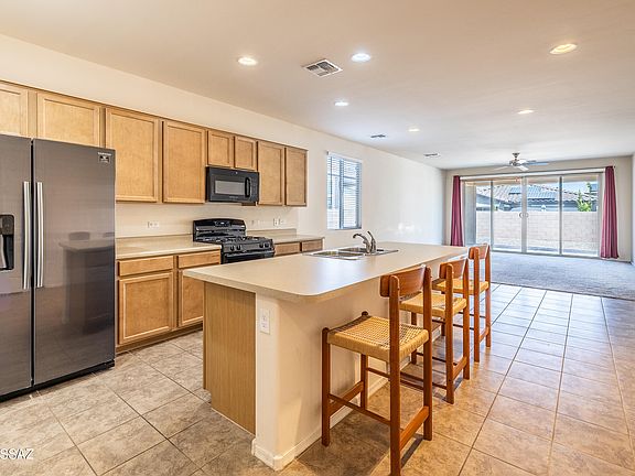 3rd image of 948 W Calle Zoca