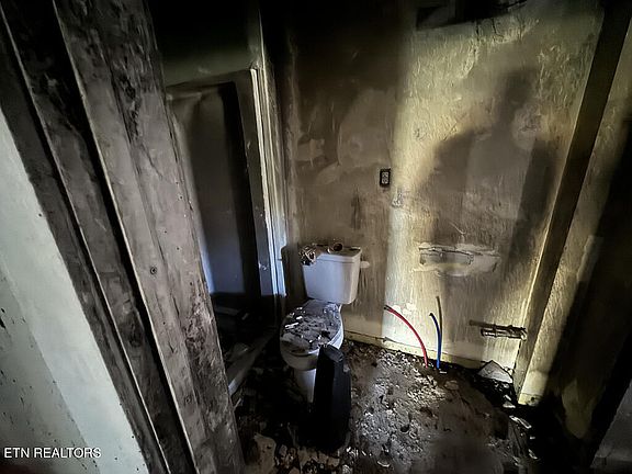 4th image of 701 E Sevier Ave