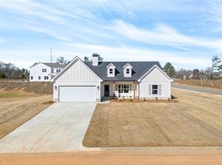 1192 Willows Dr, Opelika, AL 36801