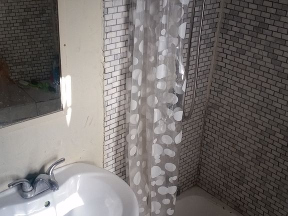4th image of 666 W Gage Ave