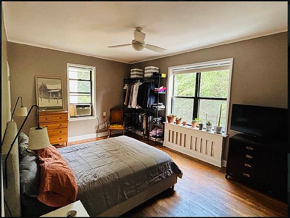 3rd image of 675 Walton Ave