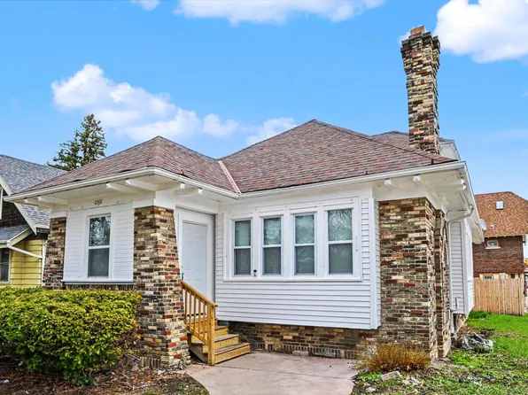 2702 North 38th STREET, Milwaukee, WI 53210