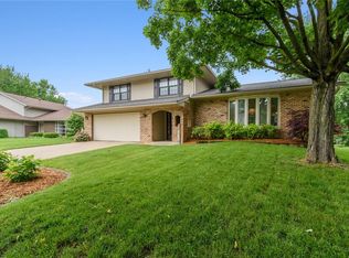 3904 Roxbury Dr NW, Cedar Rapids, IA 52405