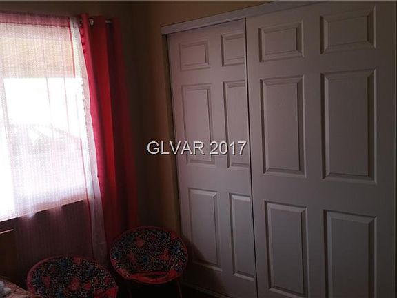3rd image of 712 W Adams Ave