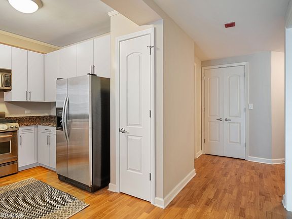 4th image of 420 E Waterside Dr Unit 1603