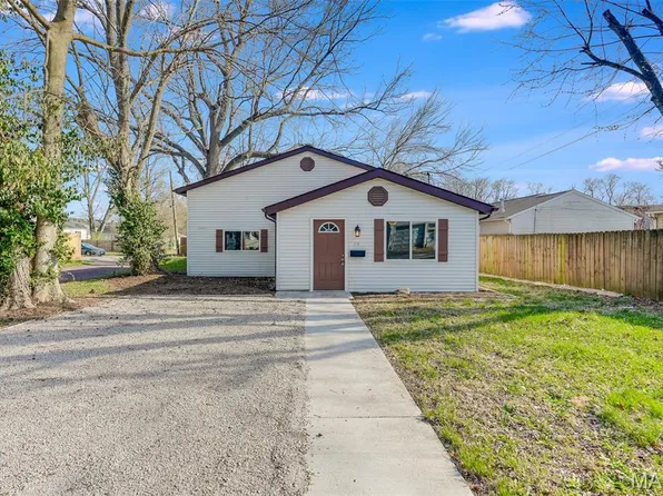 110 S 32nd St, Belleville, IL 62226