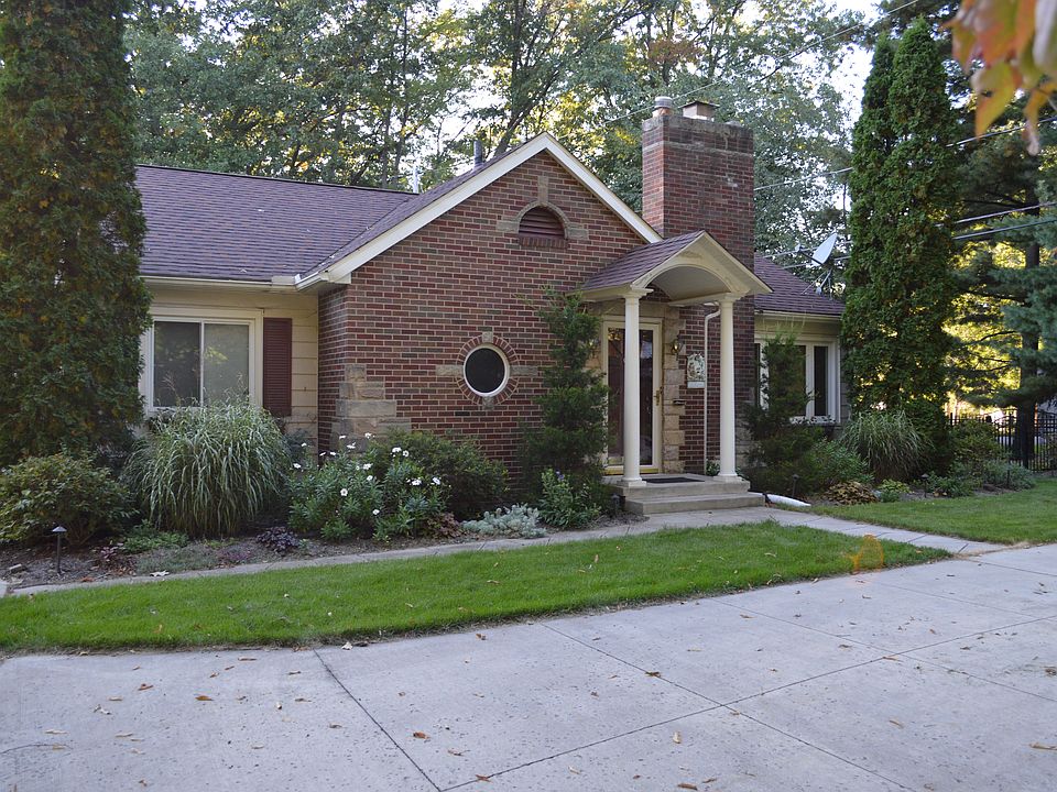 2nd image of 232 Birdwood Rd