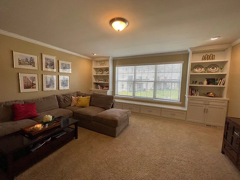 615 Keswick Ct — Photo 5